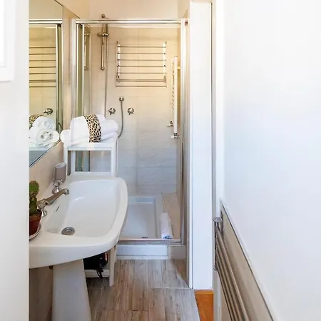 Nomentana Apartment *